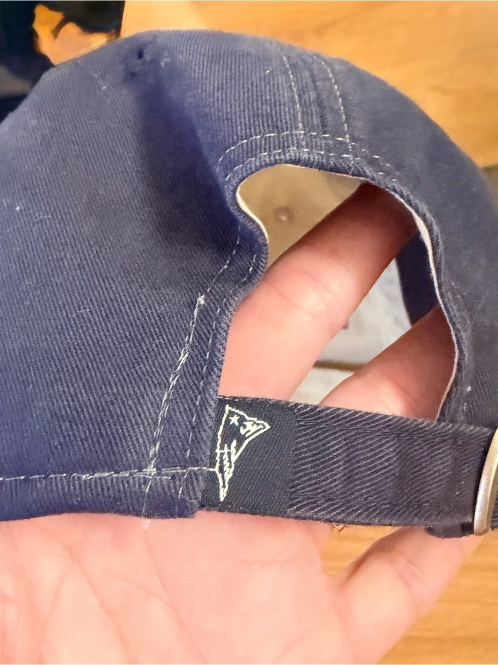Reebok logo fits apparel